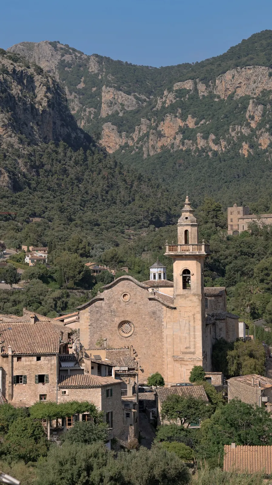Das Bergdorf Valldemossa in der Tramuntana auf Mallorca